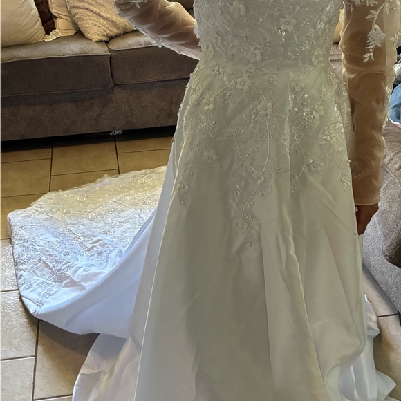 Beautiful White Embroidered Bridal Gown - Picture 1 of 10